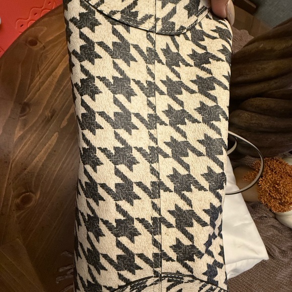 NEW W/Tags Chevron design Coach handbag(Grey & Cream.JUST THE HANDBAG! - Picture 3 of 9